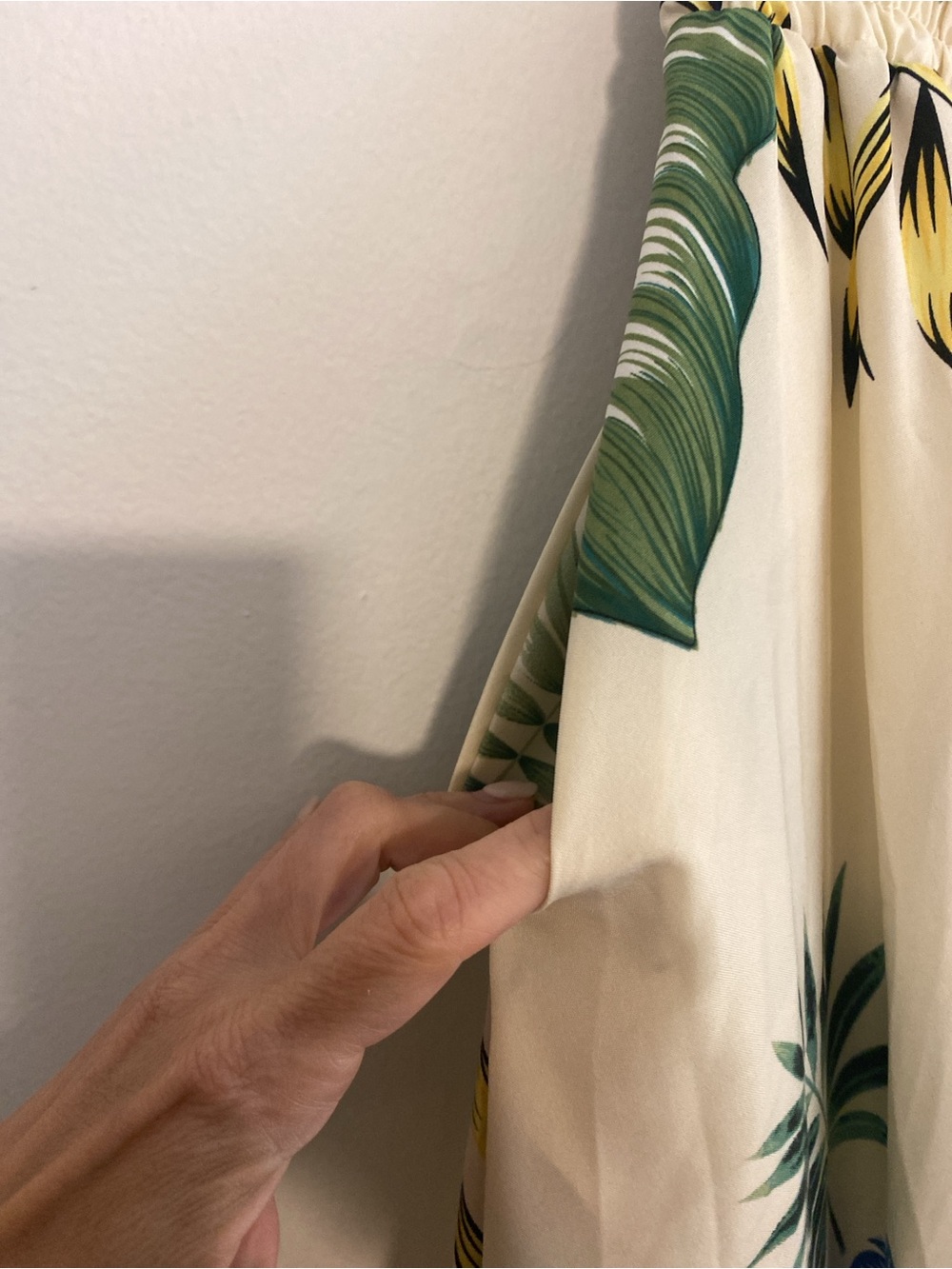 Vintage Unbranded Cream Tropical Leaf Midi Skirt with Elastic Waist and Pockets - Picture 4 of 6